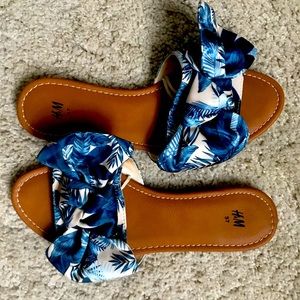Stylish Flats with boy& White Floral Bow